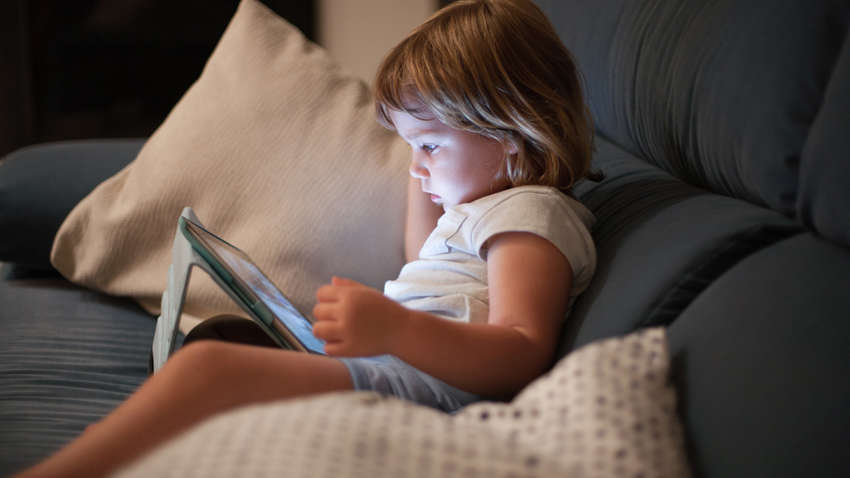Скільки часу дитині можна проводити з гаджетами