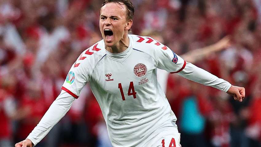 В какой клуб АПЛ может перейти датский игрок, едва не лишивший Англию выхода в финал Евро-2020 В какой клуб АПЛ может перейти датский игрок, едва не лишивший Англию выхода в финал Евро-2020