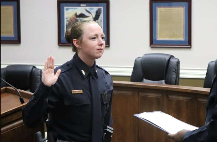 Офицеры полиции устраивали оргии в участке: одна из уволенных офицеров получила компенсацию 500 тысяч Офицеры полиции устраивали оргии в участке: одна из уволенных офицеров получила компенсацию 500 тысяч