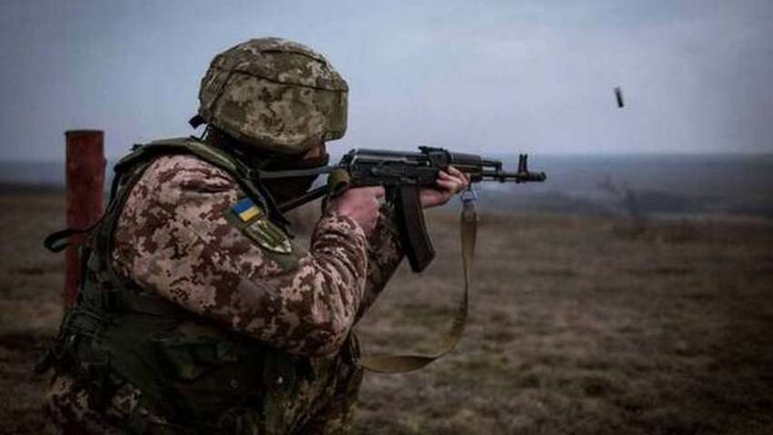 Сутки на Донбассе: украинский военный получил боевую травму