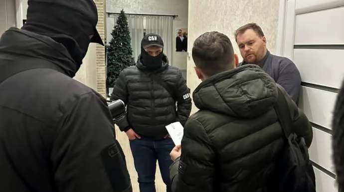 СБУ пришла с обысками к экс-нардепу и телеведущему каналов Медведчука