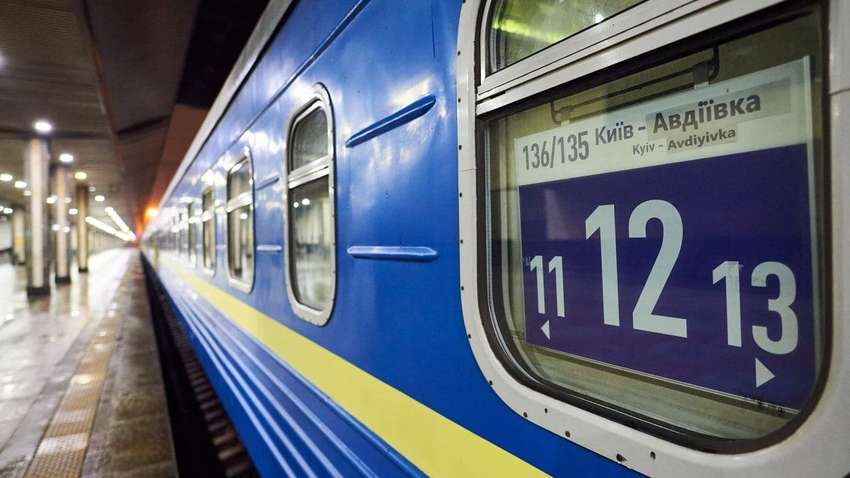 Железнодорожное движение на Донбассе будет осуществляться с ограничениями: боевики снова применили артиллерию