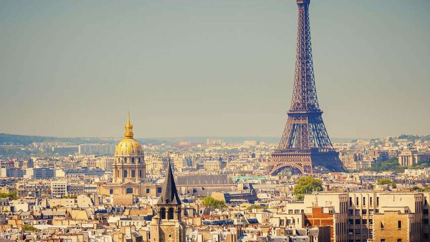 Эйфелеву башню перекрасят 