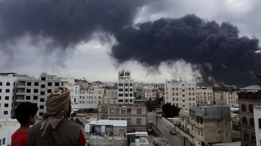 Все же война: в Иране раздаются сильные взрывы, Тегеран затянуло черным дымом