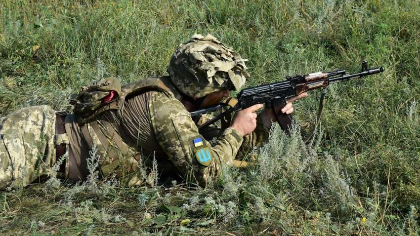 На Донбасі другу добу бойовики тримають режим "тиші" На Донбасі другу добу бойовики тримають режим "тиші"