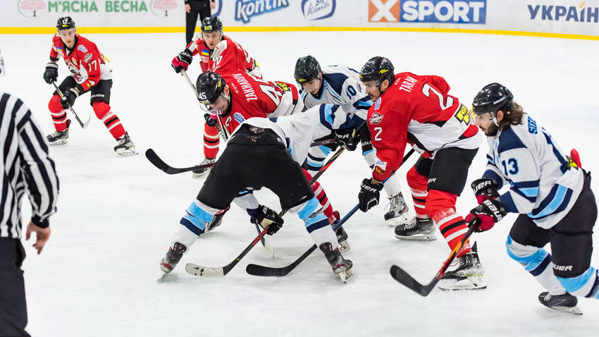В украинской хоккейной Суперлиге состоялось "донбасское дерби"