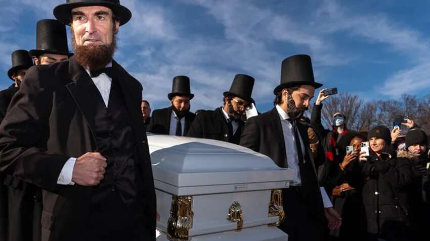 В США провели "похороны" одноцентовой монеты: почему произошла "смерть" пенни (ФОТО)