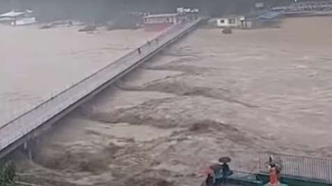 Непал накрили масштабні повені: загинули десятки людей (ВІДЕО)