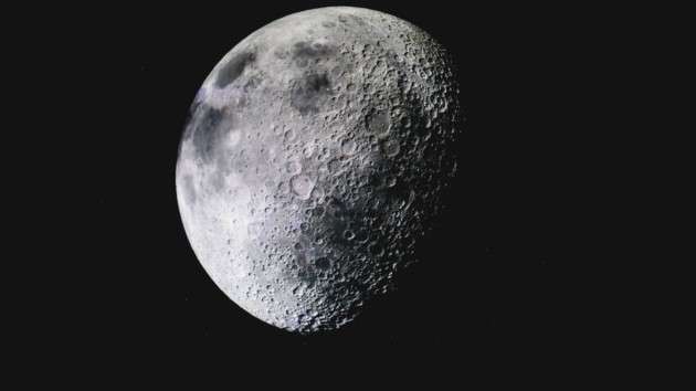 Індія втратила зв'язок з космічним апаратом при посадці на Місяць