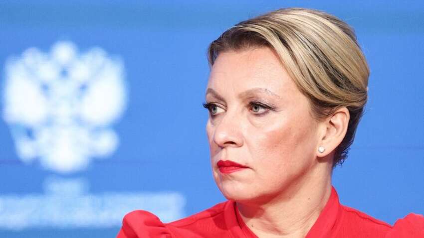  В России высмеяли Захарову за нелепый наряд ты вид (ФОТО)