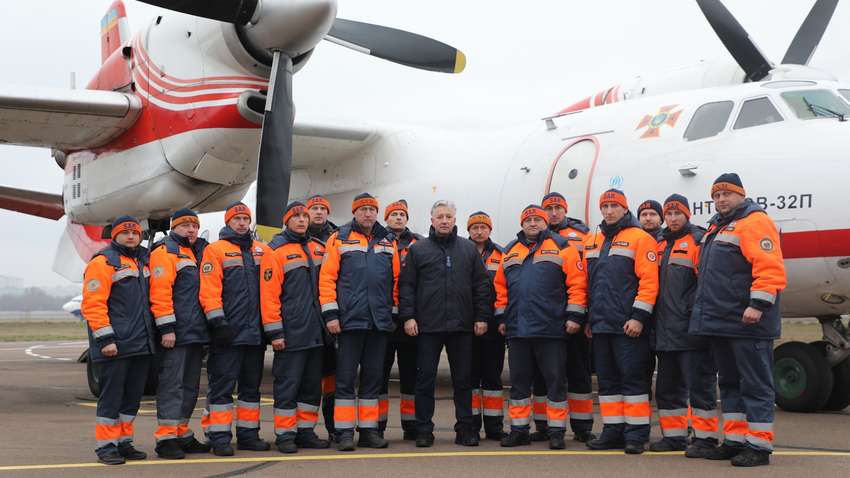 Возвращение спасателей из Ирана: "Ищешь что-то и случайно вытягиваешь башмачок с пол-ладони"