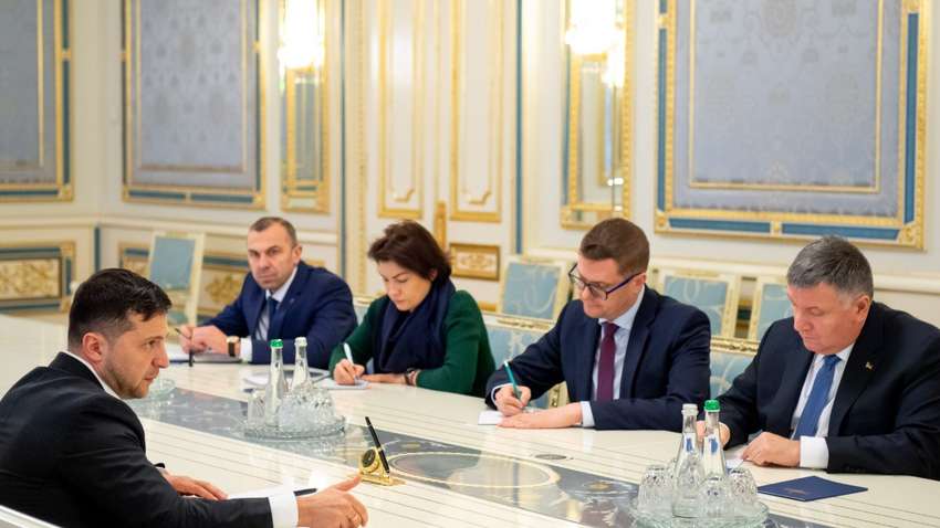 Зеленський дав силовикам два тижні на з'ясування, хто «злив» Гончарука