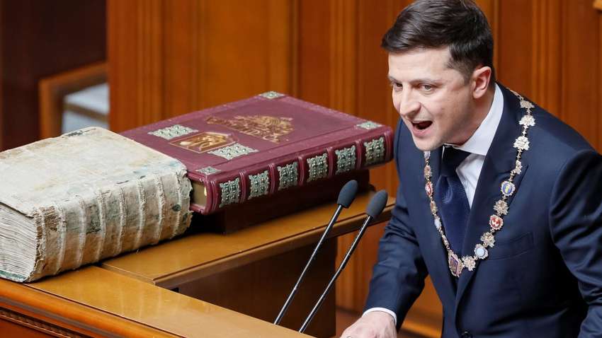 Зеленский предупредил новую Раду, что будет готов распустить ее через год