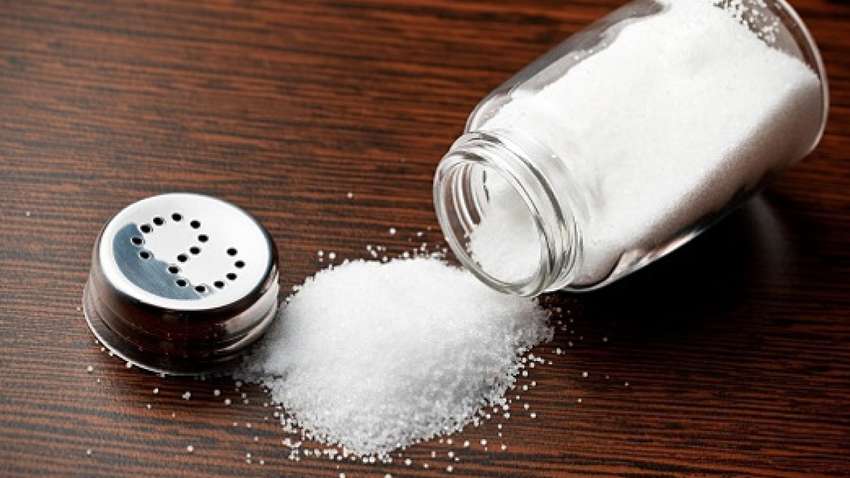 Як вживати менше солі щодня: порада від МОЗ