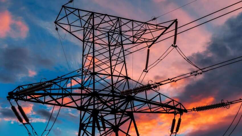 Сильний вітер знеструмив 124 населені пункти: світла немає у шести областях України Сильний вітер знеструмив 124 населені пункти: світла немає у шести областях України