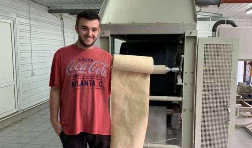 Український студент розробив першу в світі лінію з переробки листя на папір