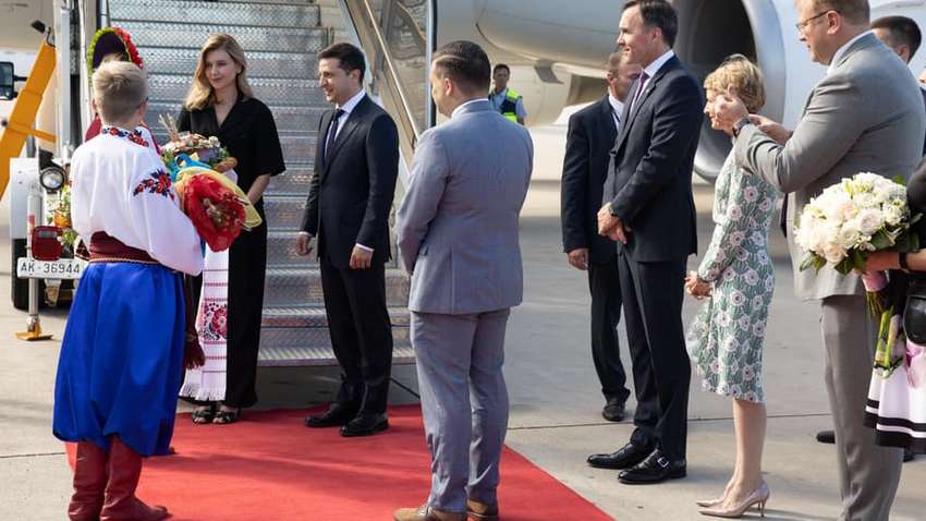 Моветон или крутой стиль: Украина обсуждает, как одевается жена Зеленского