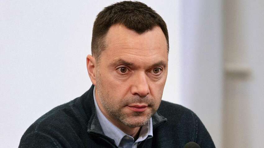 Арестович отреагировал на санкции и сравнил себя с Порошенко Арестович отреагировал на санкции и сравнил себя с Порошенко