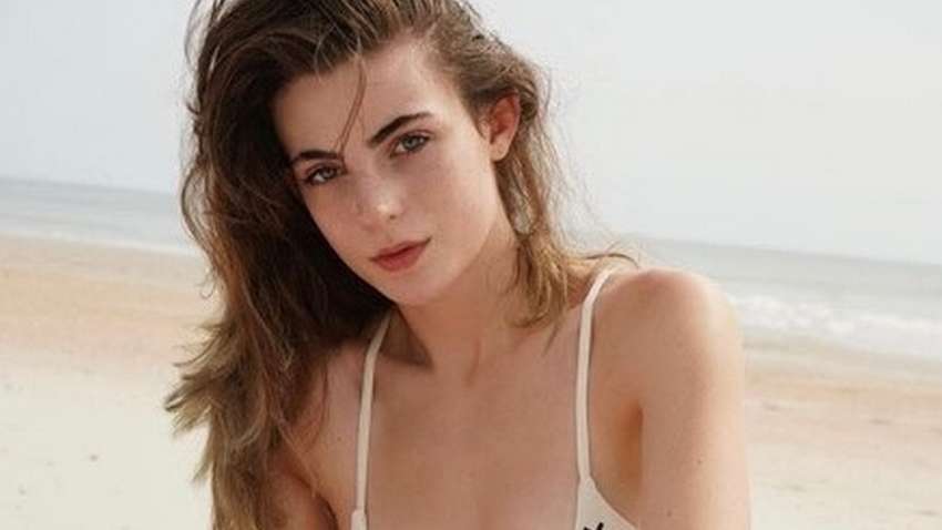 Девушку заблокировали в Tinder за то, что она слишком красивая Девушку заблокировали в Tinder за то, что она слишком красивая