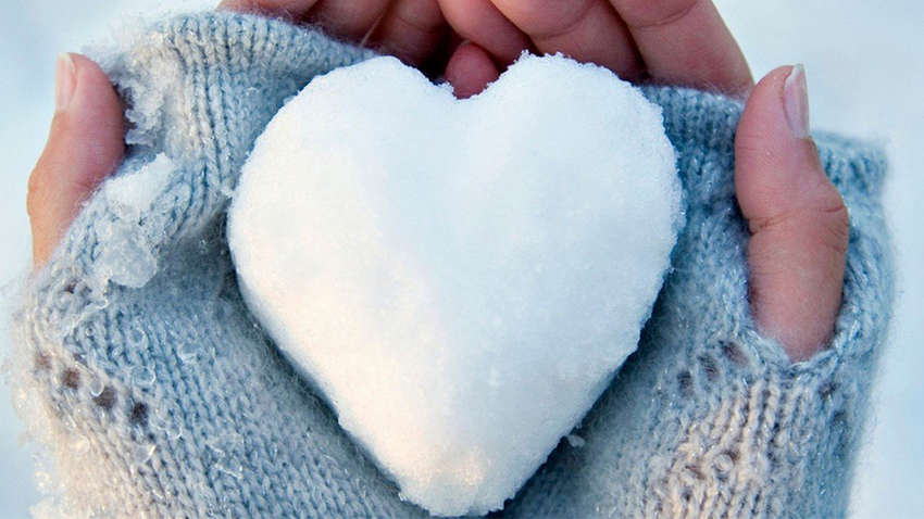 Прием ванны зимой может спровоцировать появление трещин на коже