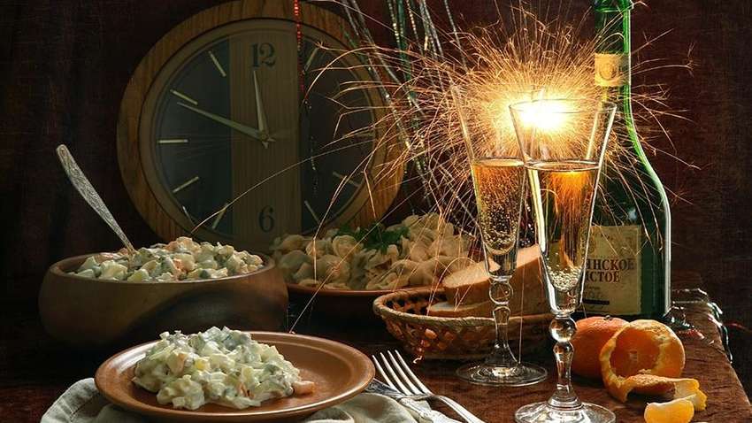 Новогодний стол: во сколько украинцам обойдется оливье и крабовый салат