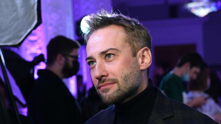 Не може впоратися: чоловік покійної відомої співачки в РФ просить допомоги з сином