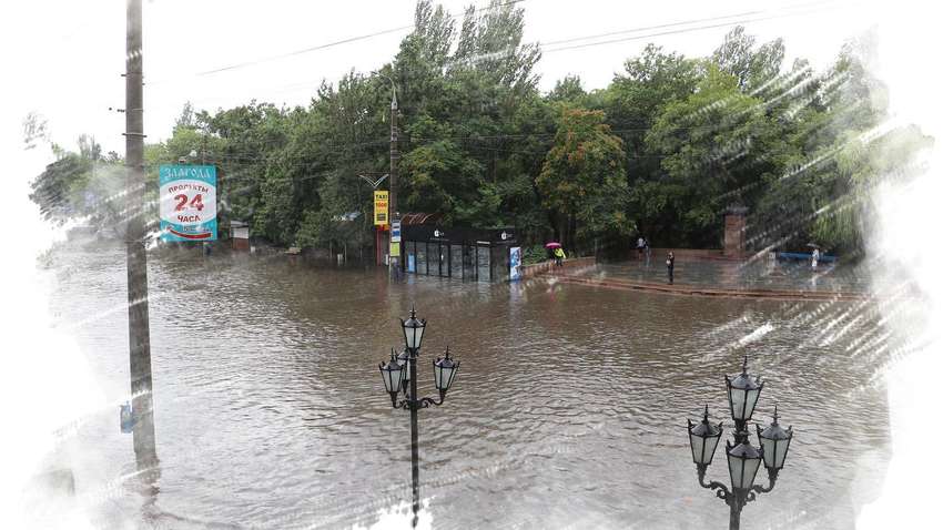 "Перемирие" на Донбассе и украинские курорты под водой: каким был понедельник "Перемирие" на Донбассе и украинские курорты под водой: каким был понедельник