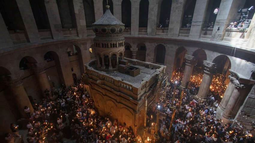 Настало долгожданное время: сошел ли Благодатный огонь в храме Гроба Господня Настало долгожданное время: сошел ли Благодатный огонь в храме Гроба Господня