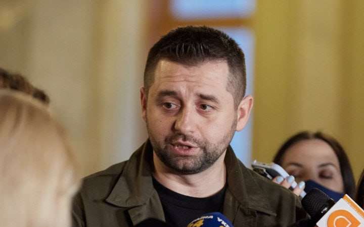 Госслужащих и нардепов отправить на военные учения: в Слуге народа выступили с новой инициативой