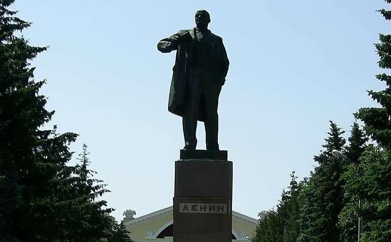 Пам'ятник Леніну продадуть з молотка