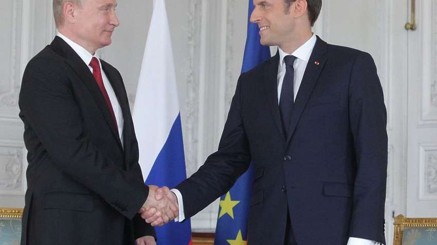 Путин и Макрон обсудили возможные переговоры в «нормандском формате»