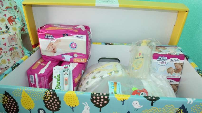 Зеленський повернув видачу «пакунків малюка» при народженні дитини Зеленський повернув видачу «пакунків малюка» при народженні дитини