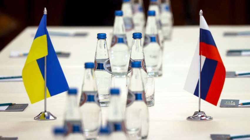 Украина и Россия провели неанонсированные переговоры: СМИ узнали подробности