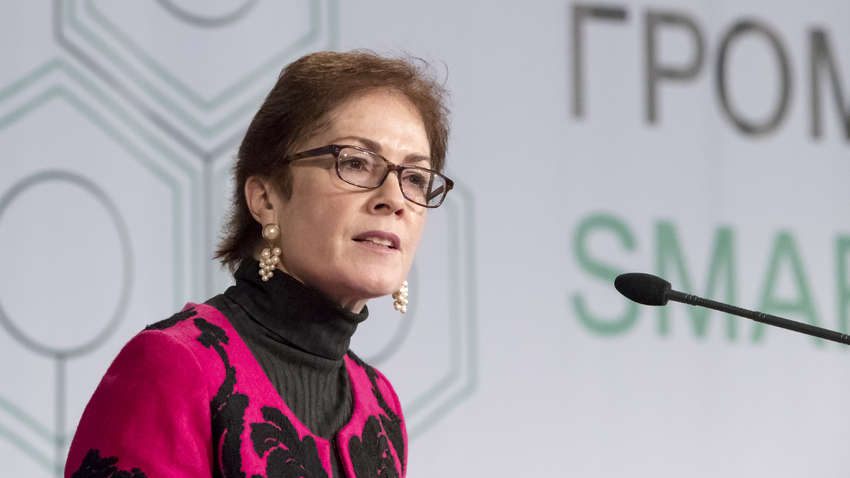 У ЗМІ назвали причину відкликання експосла США Йованович з Києва