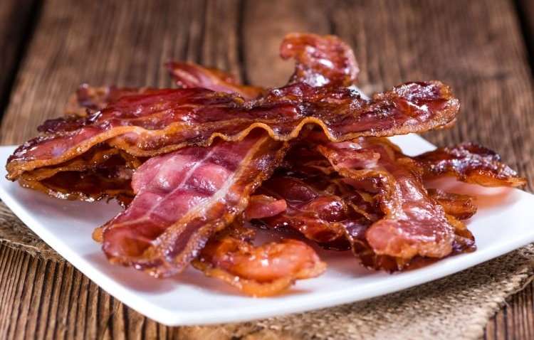 Один из самых вредных для здоровья: врачи настаивают, чтобы все, кому за 40, отказались от популярного продукта 