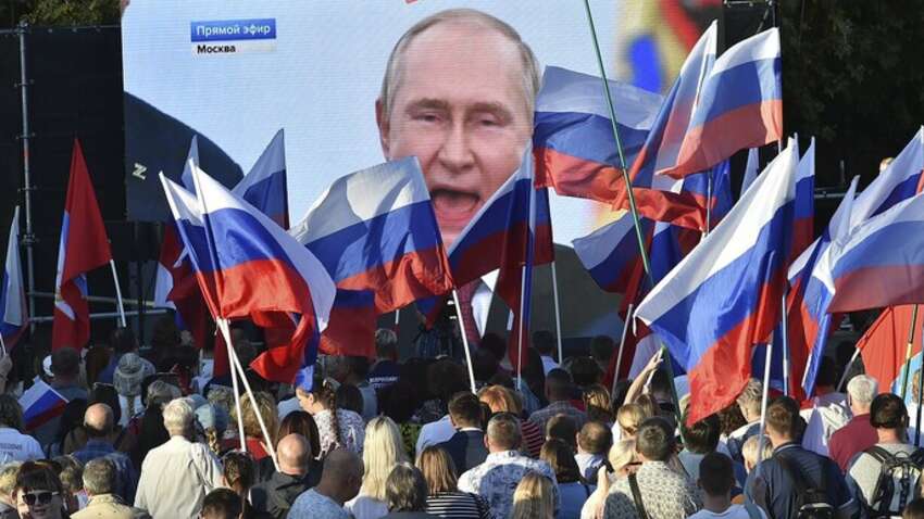 Почему россияне до сих пор не свергли Путина: The Atlantic указал на неожиданный фактор