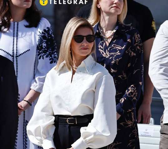 Елена Зеленская в День Независимости появилась в необычной вышиванке украинского бренда (ФОТО)