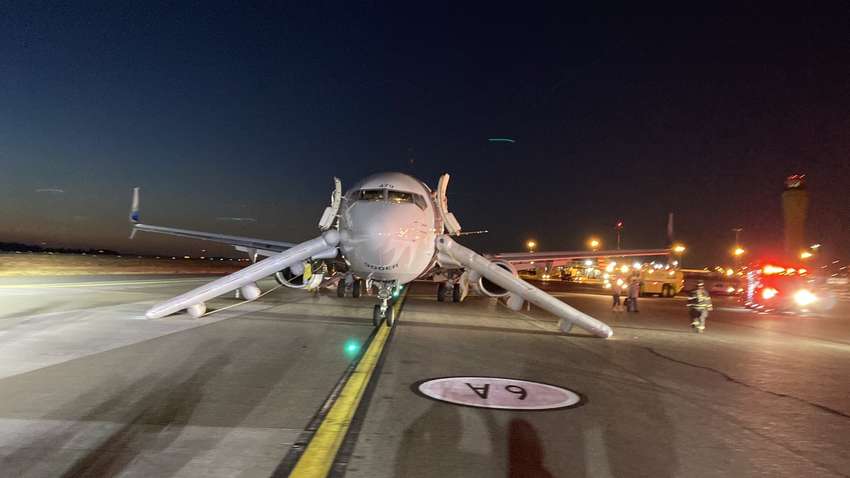 В США на борту самолета у пассажира загорелся смартфон: есть пострадавшие В США на борту самолета у пассажира загорелся смартфон: есть пострадавшие