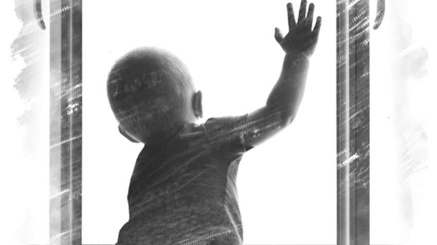 Китаец на лету словил младенца, который выпал с пятого этажа (видео)