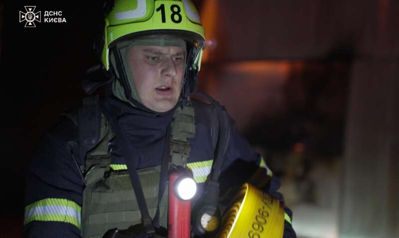 Рятувальники показали фото наслідків атаки РФ по Києву