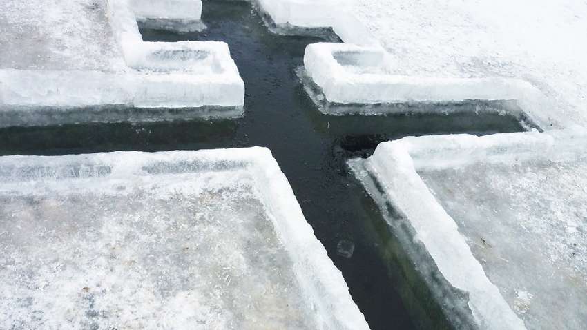 Эти ритуалы на Крещение помогут привлечь мир, благополучие, здоровье в 2025 году