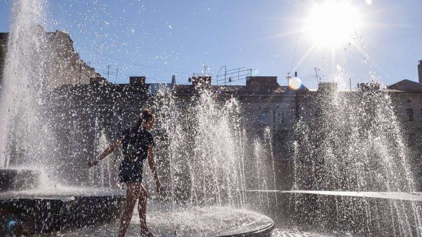 Українці чекають прохолоди: синоптик розповіла, коли вона прийде