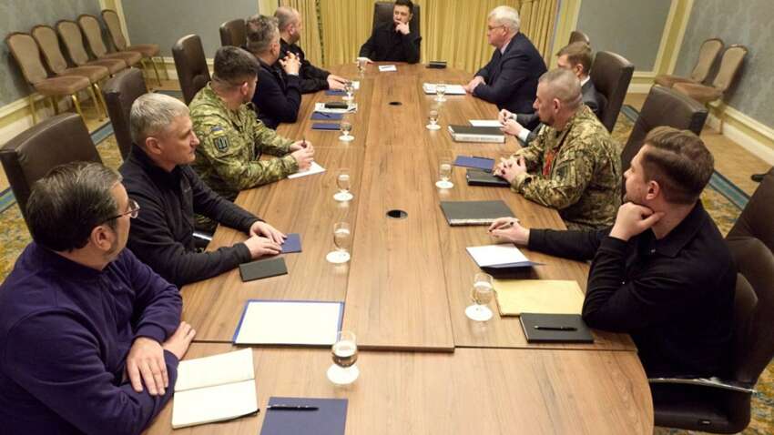 Паралельне відволікання уваги: стало відомо про тривожні перспективи переговорів Зеленського зі США Паралельне відволікання уваги: стало відомо про тривожні перспективи переговорів Зеленського зі США