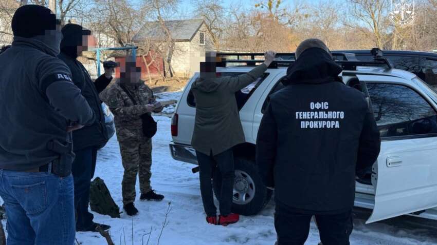 На Рівненщині чиновників спіймали на хабарі в 1,3 млн грн На Рівненщині чиновників спіймали на хабарі в 1,3 млн грн