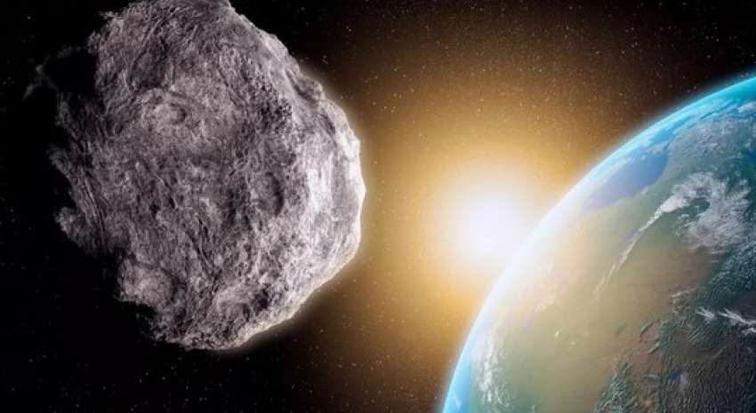 Сегодня мимо Земли пролетит три огромных астероида: что известно