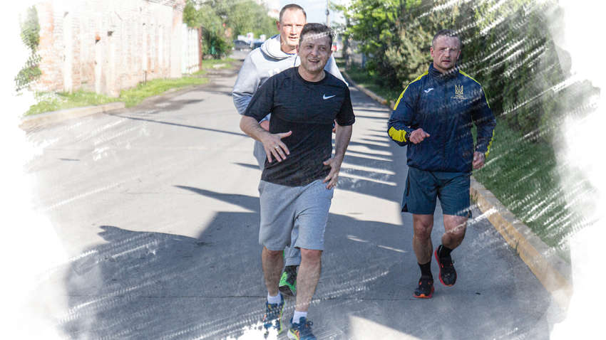 Видеофакт: интернет-пользователи возмутились пробежкой Зеленского с охраной в Черновцах Видеофакт: интернет-пользователи возмутились пробежкой Зеленского с охраной в Черновцах