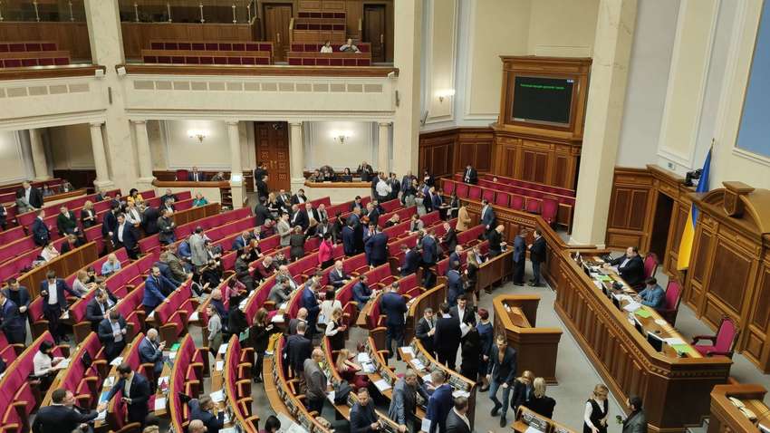 КИУ обнародовал список заядлых нардепов-прогульщиков