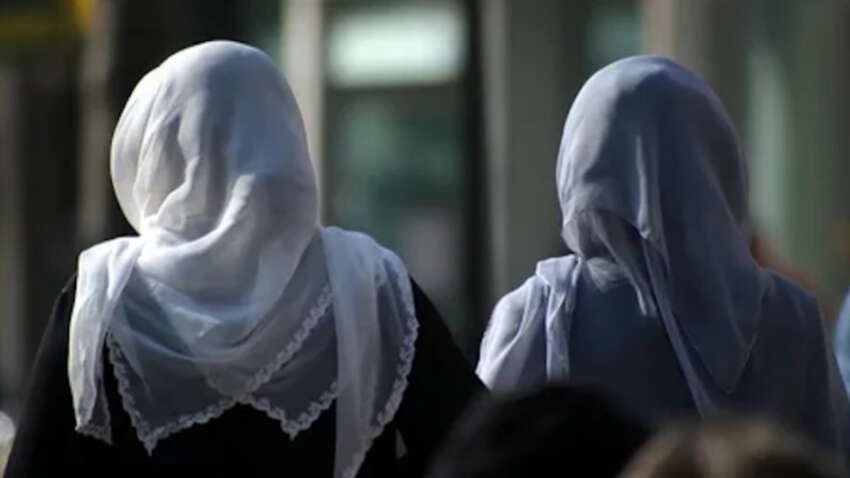 После замечания ученикам об англиканстве педагога отстранили и проверяли на причинение вреда детям После замечания ученикам об англиканстве педагога отстранили и проверяли на причинение вреда детям