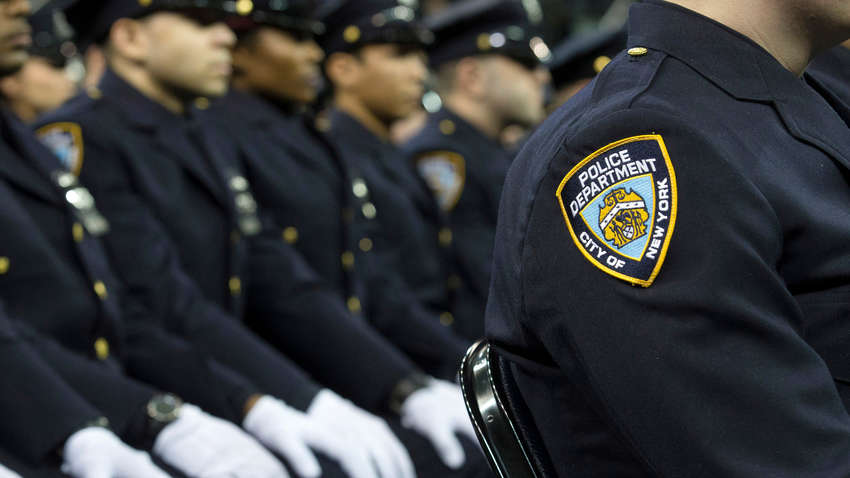 Трамп запретил полицейским применять прием, убивший Джорджа Флойда Трамп запретил полицейским применять прием, убивший Джорджа Флойда