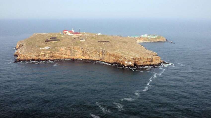 "Кость в горле для врага": РФ жестко атаковала важный остров опасным оружием 